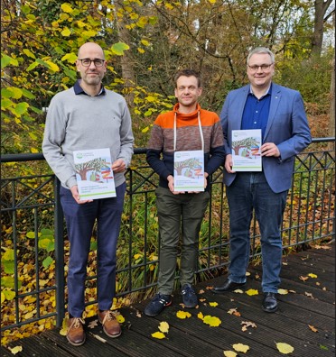 Neuauflage des Seniorenwegweisers - Tipps für aktives Älterwerden im Landkreis