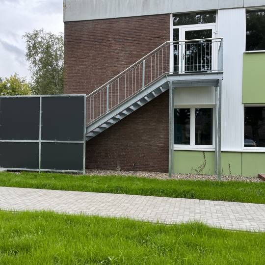 Neue Treppe an der Grundschule Scheeßel