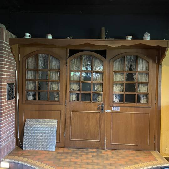 Neue Tür im Meyerhof